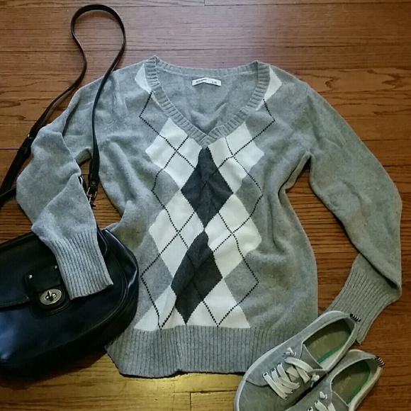 Old Navy Sweaters - Old Navy Argyle Sweater